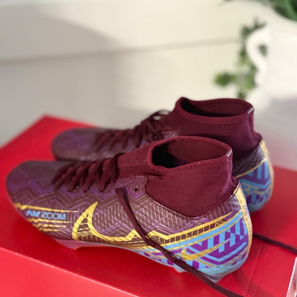 Soccer cleats - Picture 3 of 4